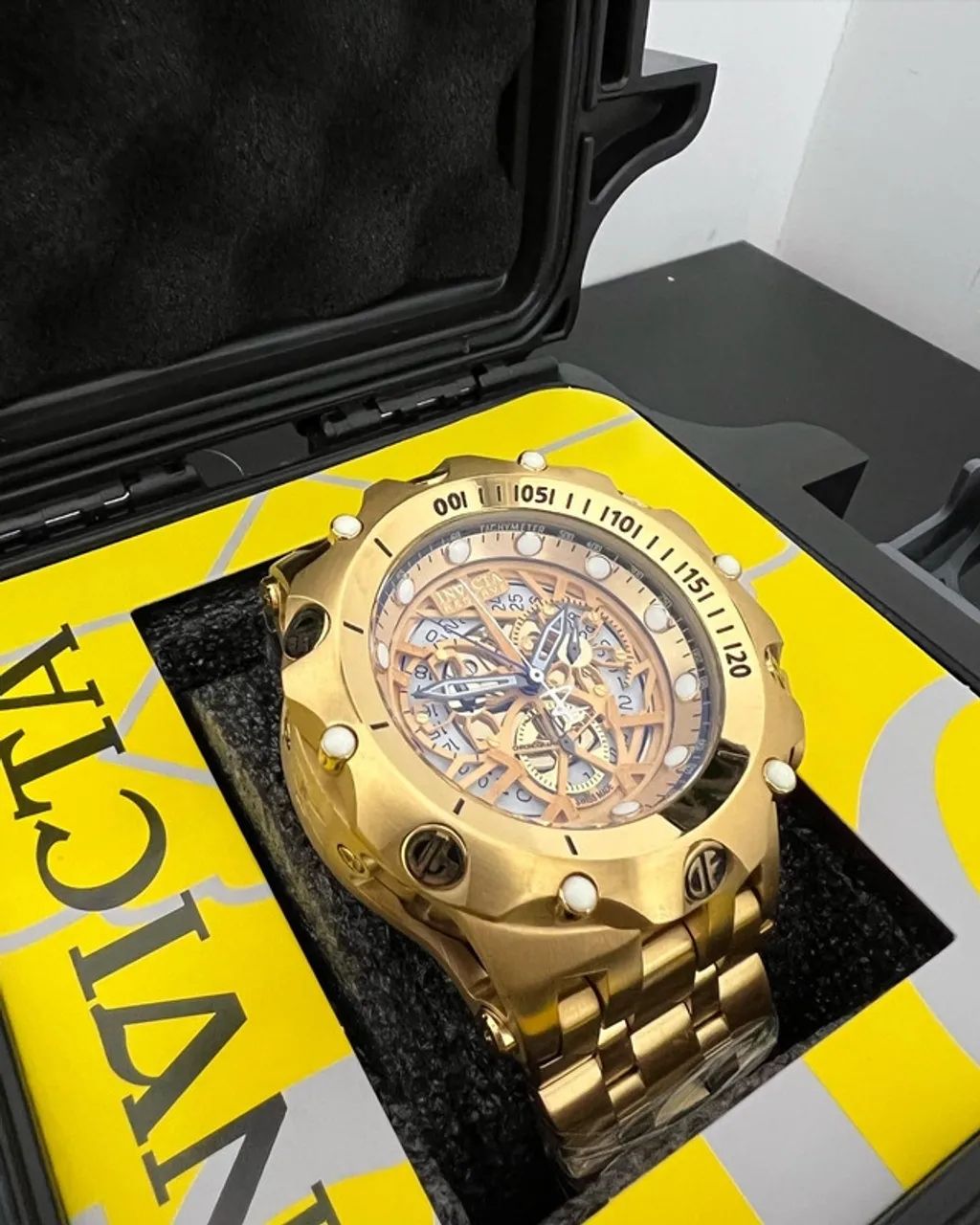 RELOJ INVICTA VENOM CHRONOS FUNCIONALES DORADO - PARA UN ESTILO PROFESIONAL Y DEPORTIVO