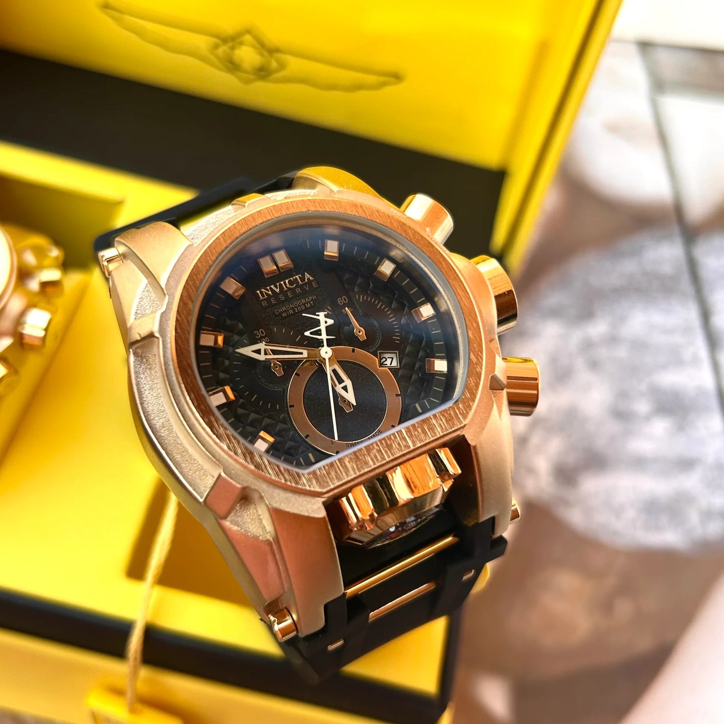 RELOJ INVICTA BOLT GOMA EDITION NEGRO - IMPONENTE Y MODERNO