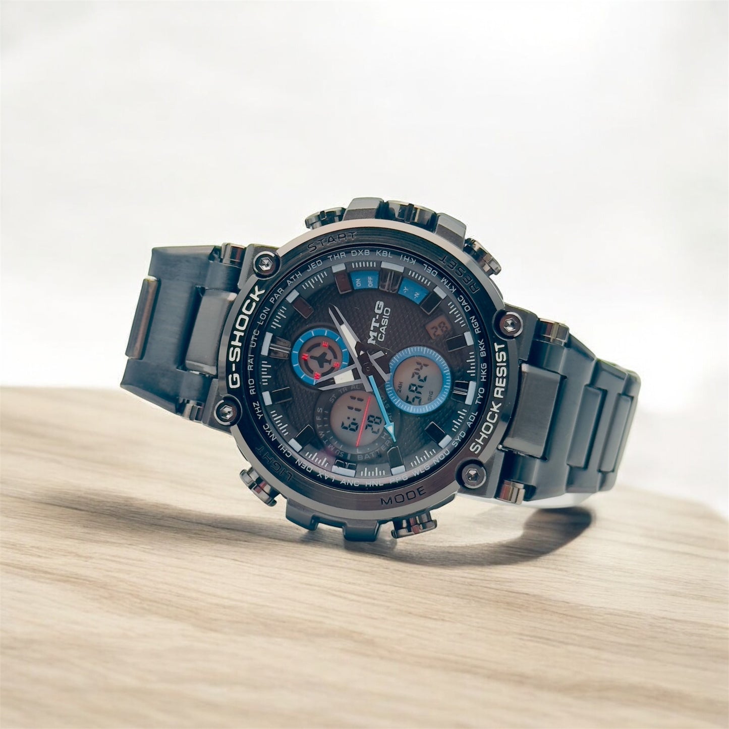 RELOJ CASIO MTG TITAN FORCE NEGRO/AZUL - FUERZA Y PRESTIGIO